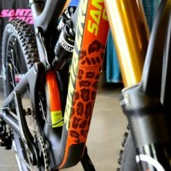 All-mountain-style ALL MOUNTAIN STYLE ZOO Adhesive Frame Protection -Fahrradausrüstung Verkäufe 600x600 116721 ams frame guard cheetah on a santa cruz nomad 2016 add3